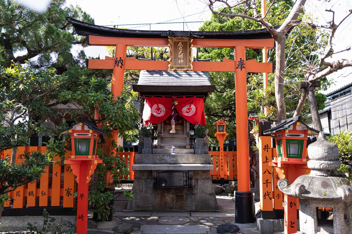 辰巳大明神の小社